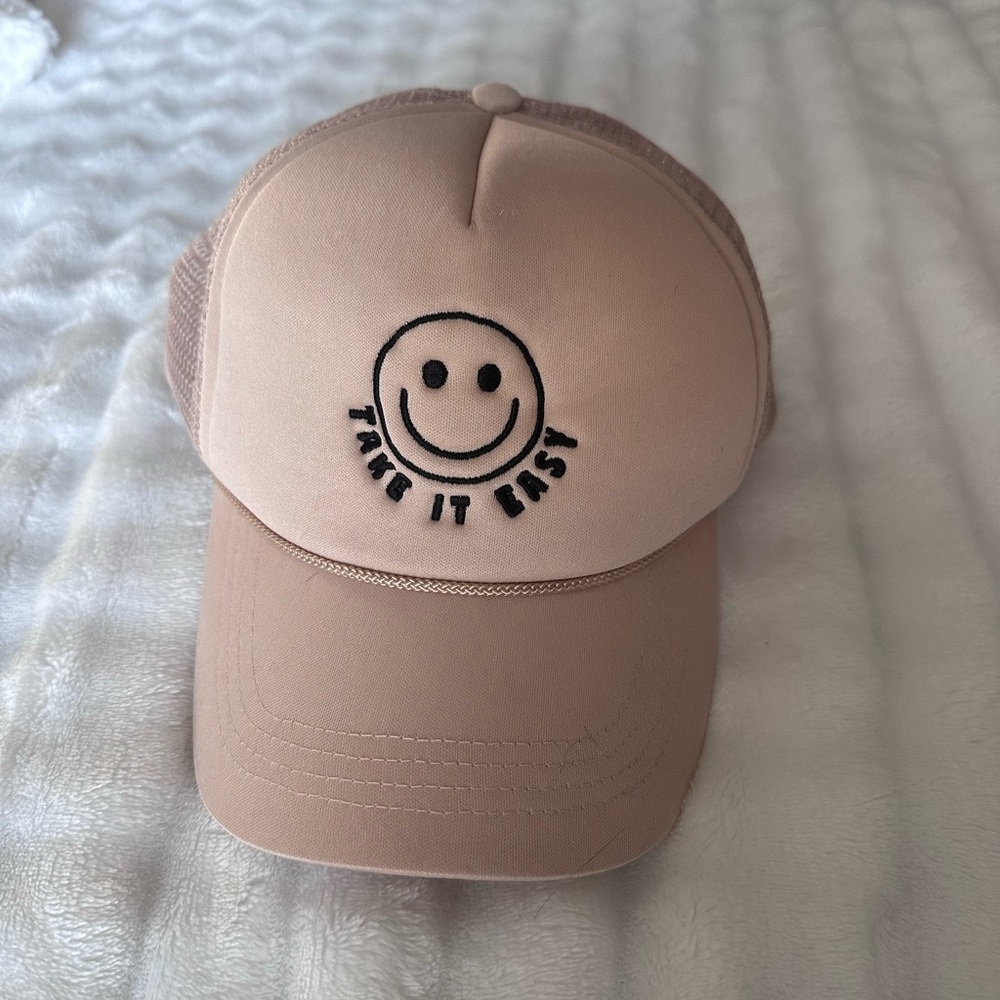 David and Young Beige Smiley Hat